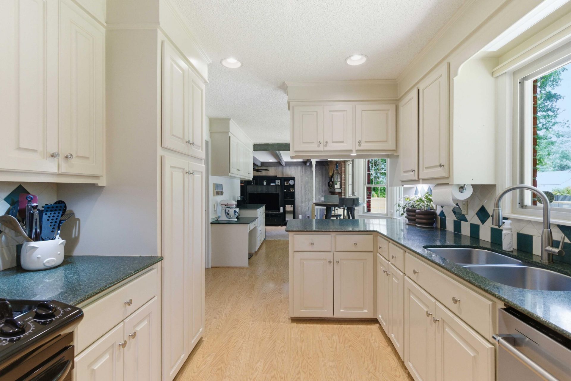 107 Stratford Drive Photo 23