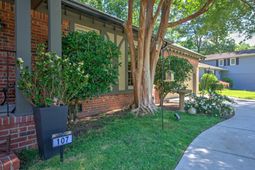 107 Stratford Drive photo 4