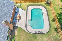 107 Stratford Drive photo 4