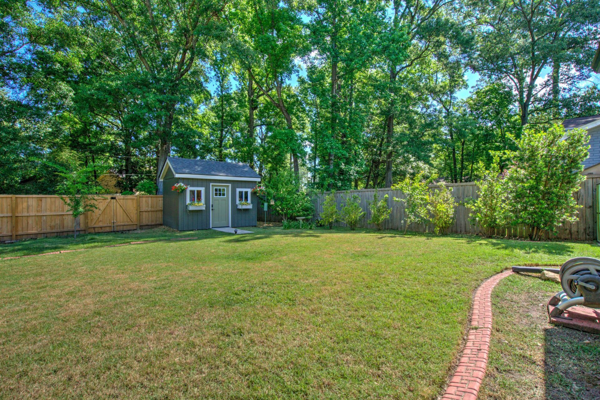 107 Stratford Drive Photo 9