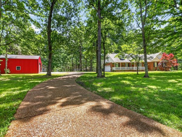 2502 Dobbins Pike , Portland, TN 37148