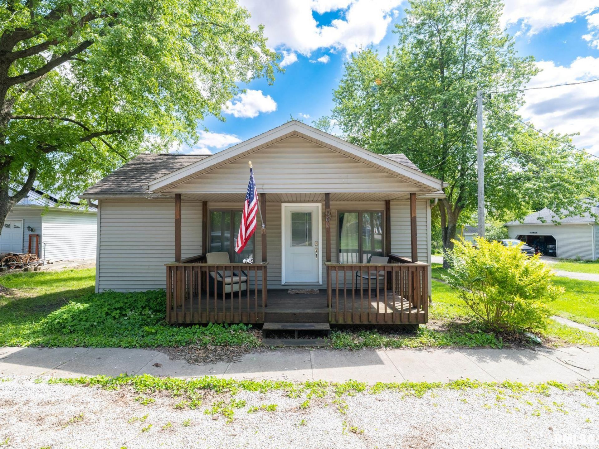 301 E Pearl Street, Danvers, IL 61732 Main Photo