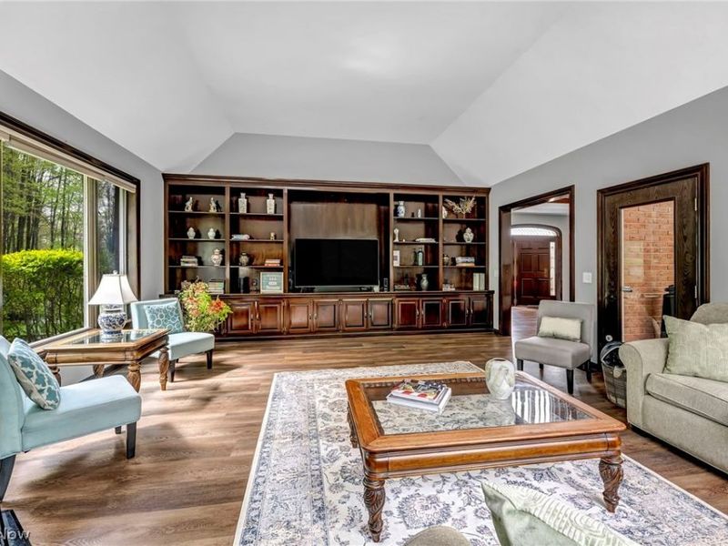 885 McKee Trail, Hinckley, OH 44233 Photo 8