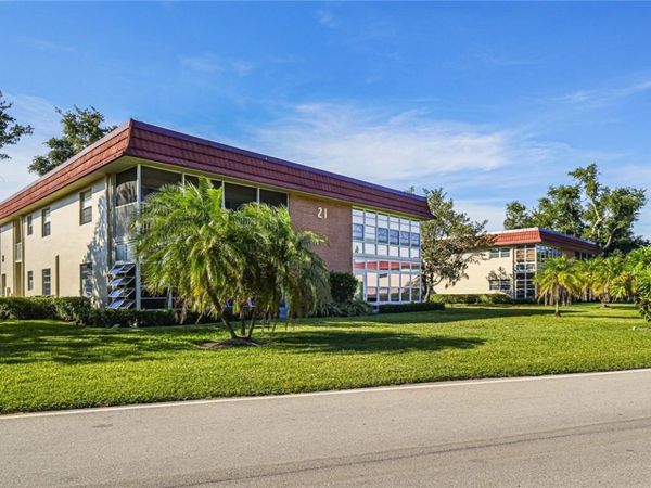 21 Pine Arbor Lane, Unit 104, Vero Beach, FL 32962