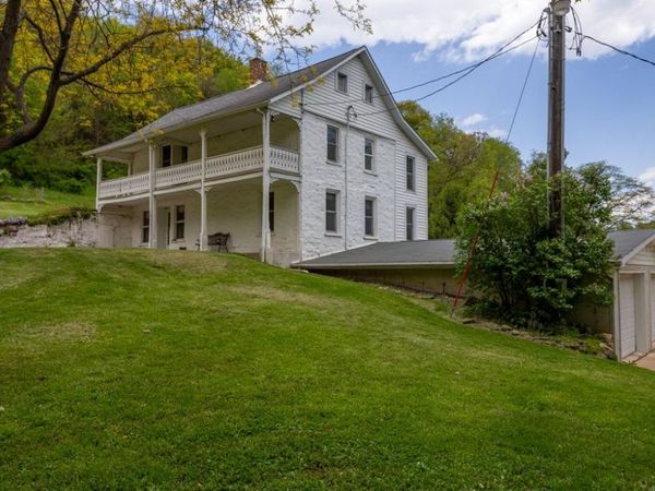 21537 Mud Lake Road, Dubuque, IA 52001