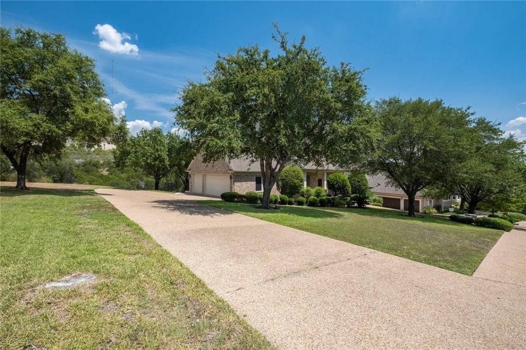 1733 Canonero Dr, Austin, TX 78746 Main Photo