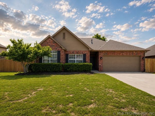 1017 W Quinton Street S, Broken Arrow, OK 74011
