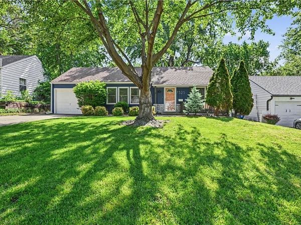 7525 Eaton Street, Prairie Village, KS 66208