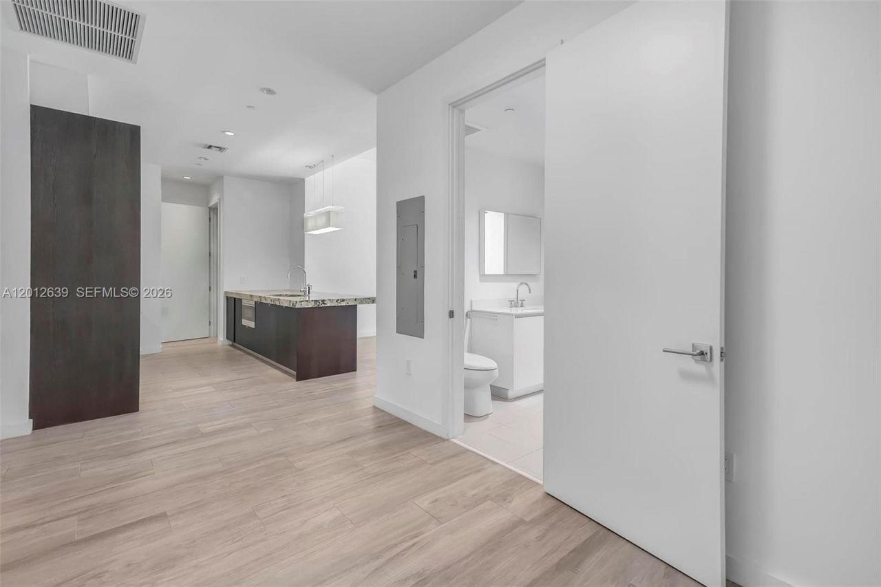 2831 S Bayshore Dr , Unit 402, Miami, FL 33133 Photo