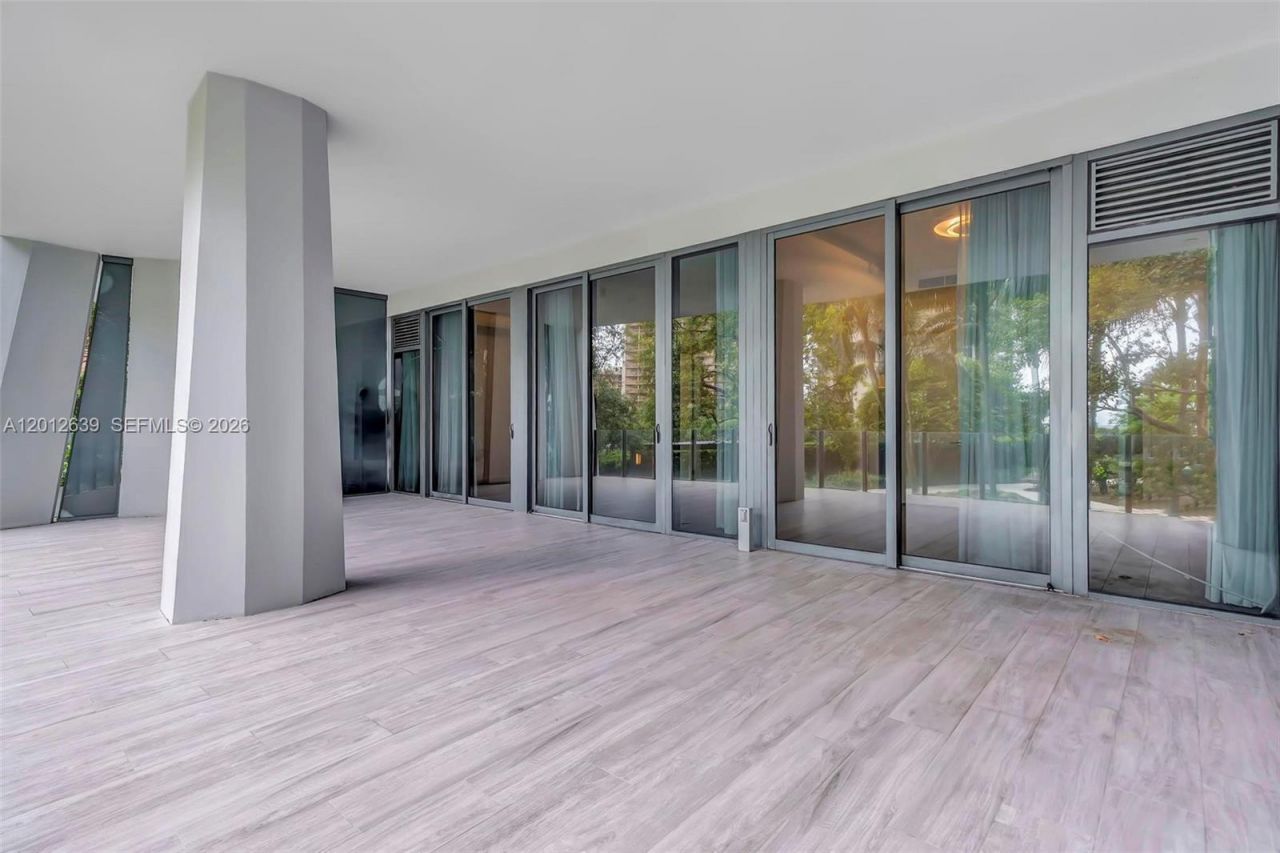 2831 S Bayshore Dr , Unit 402, Miami, FL 33133 Photo