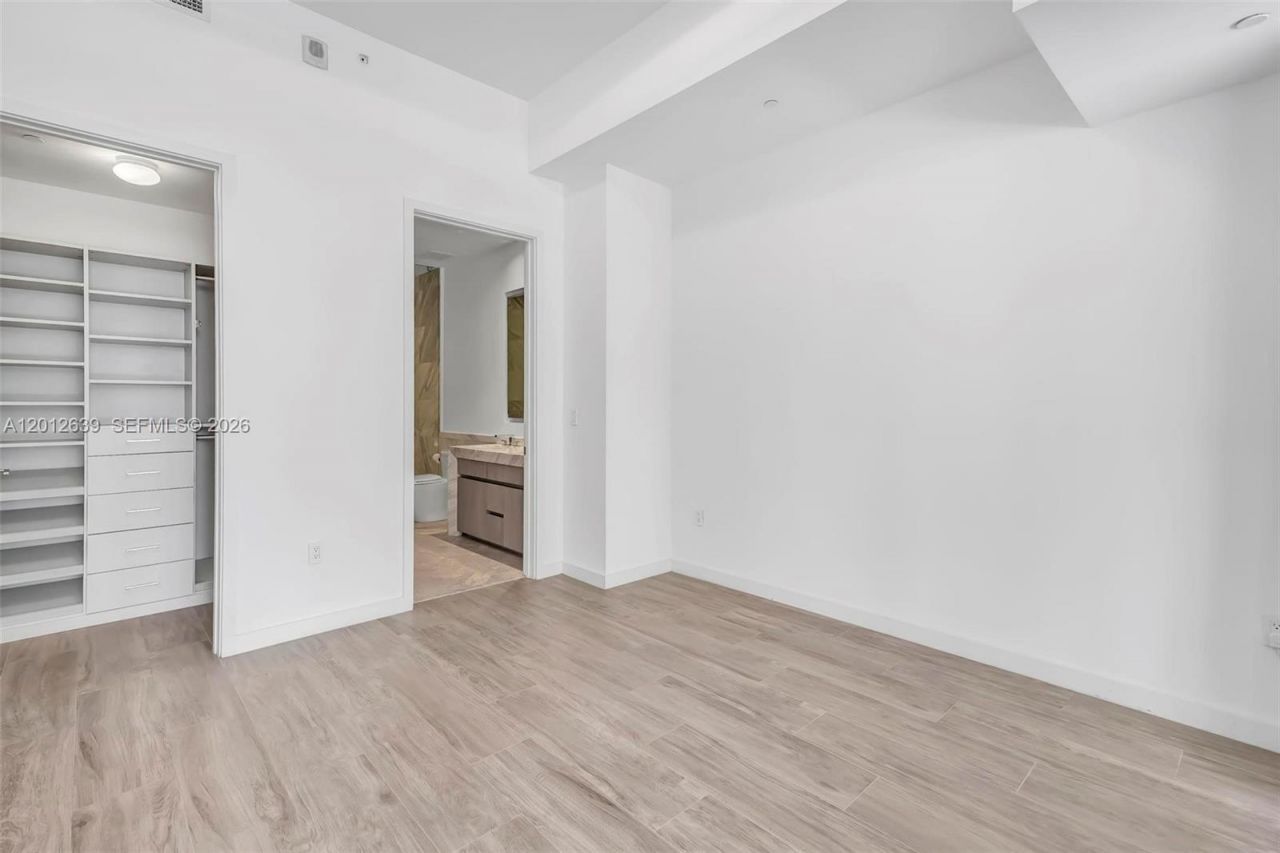 2831 S Bayshore Dr , Unit 402, Miami, FL 33133 Photo