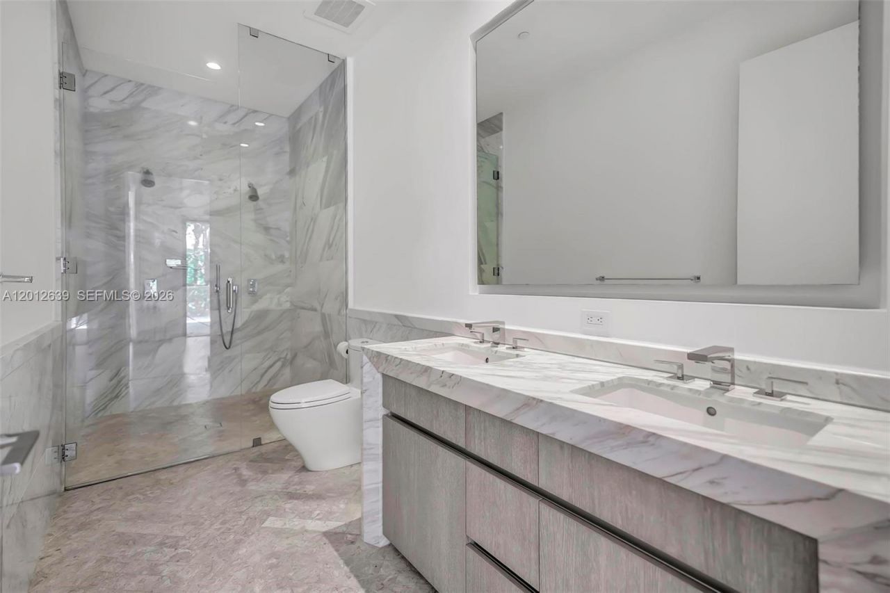 2831 S Bayshore Dr , Unit 402, Miami, FL 33133 Photo