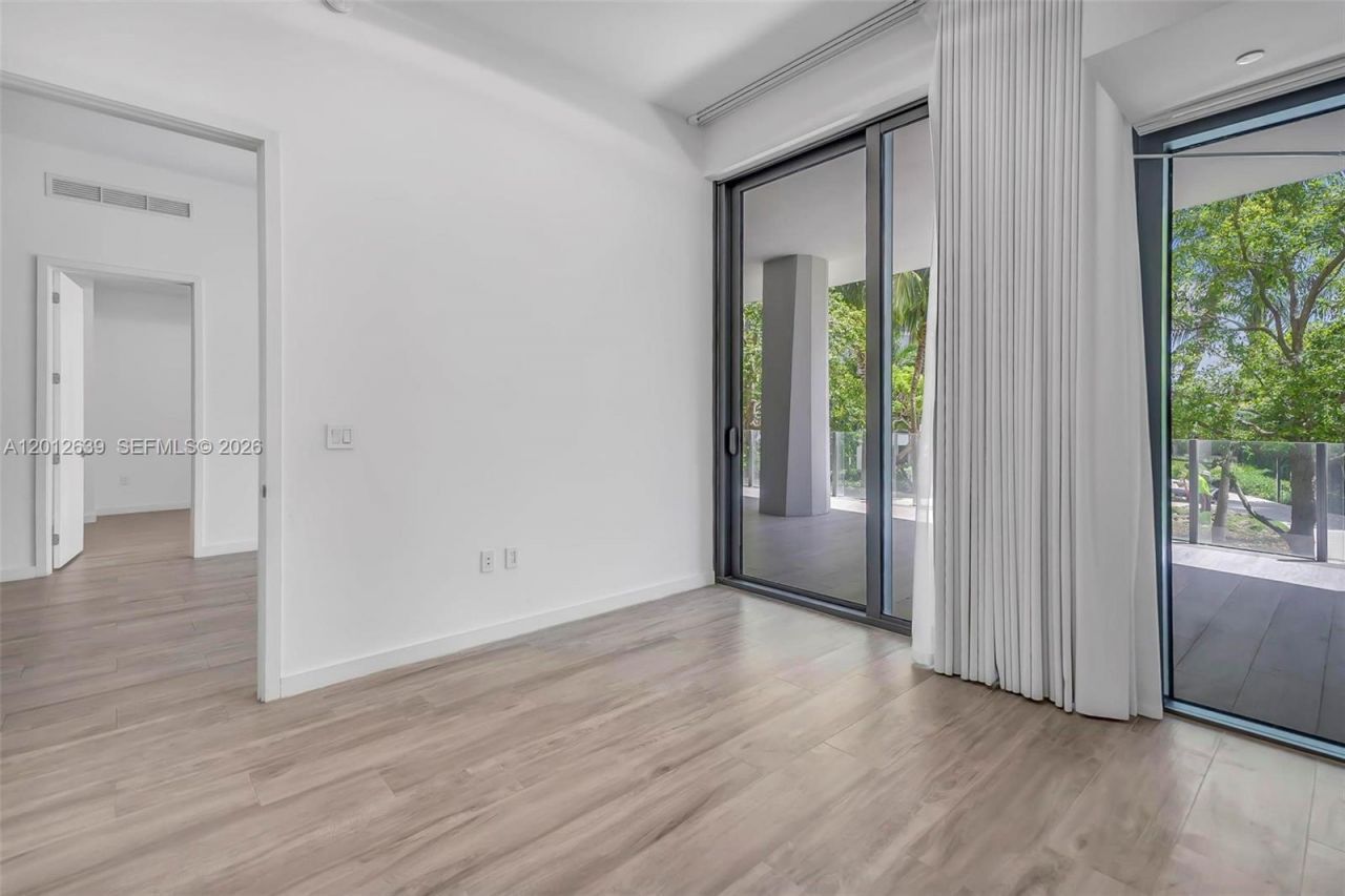 2831 S Bayshore Dr , Unit 402, Miami, FL 33133 Photo
