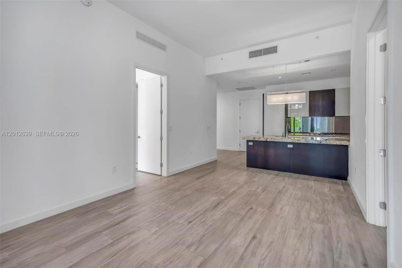 2831 S Bayshore Dr , Unit 402, Miami, FL 33133 Photo