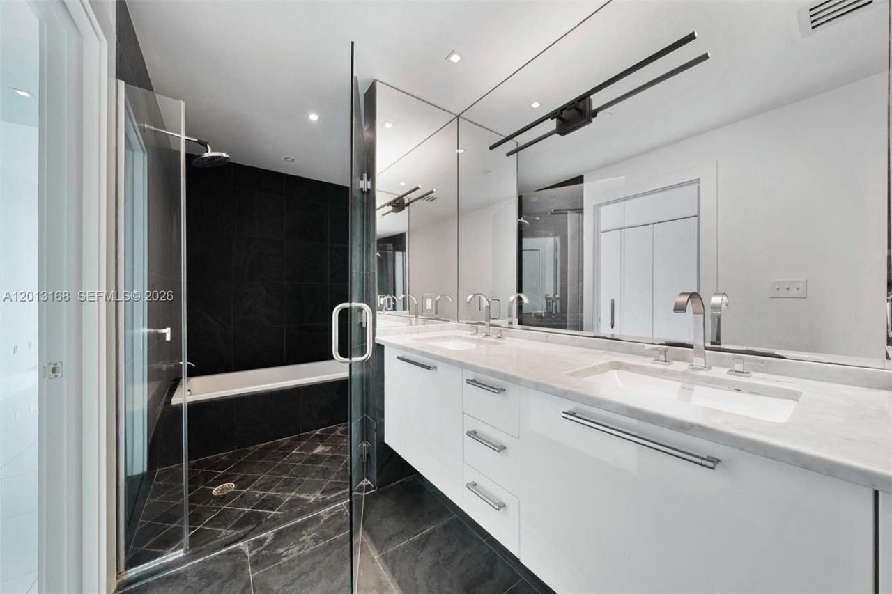 900 Biscayne Blvd , Unit 4006, Miami, FL 33132 Photo