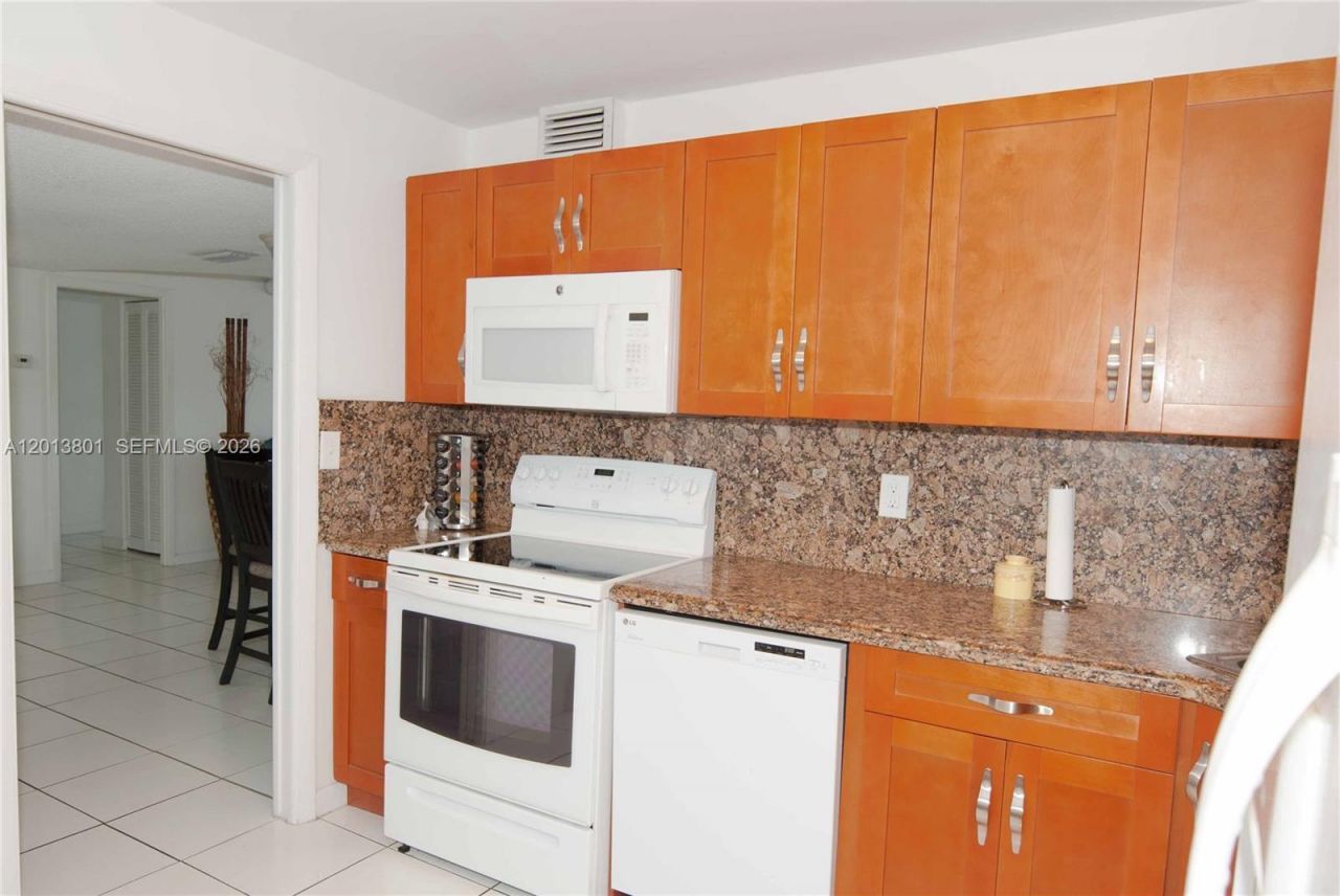 210 Seaview Dr, Unit 405, Key Biscayne, FL 33149 Photo