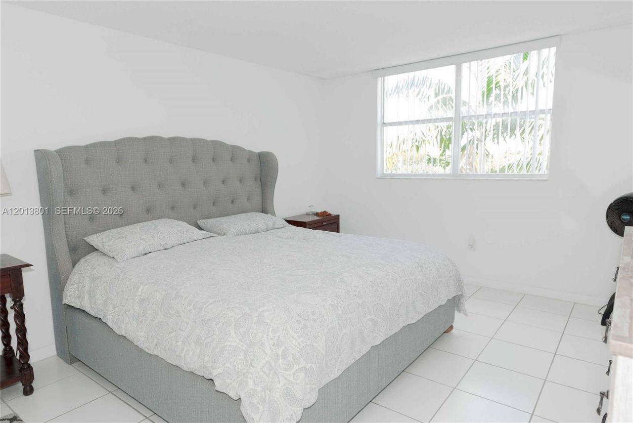 210 Seaview Dr, Unit 405, Key Biscayne, FL 33149 Photo