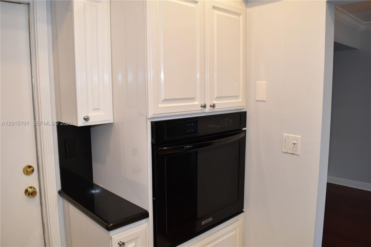 1881 Middle River Dr, Unit 402, Fort Lauderdale, FL 33305 Photo