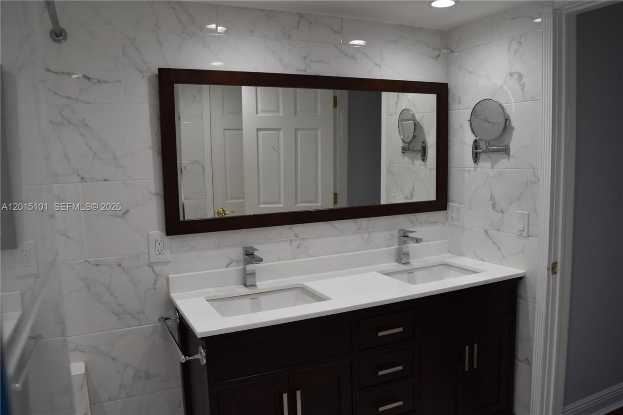 1881 Middle River Dr, Unit 402, Fort Lauderdale, FL 33305 Photo