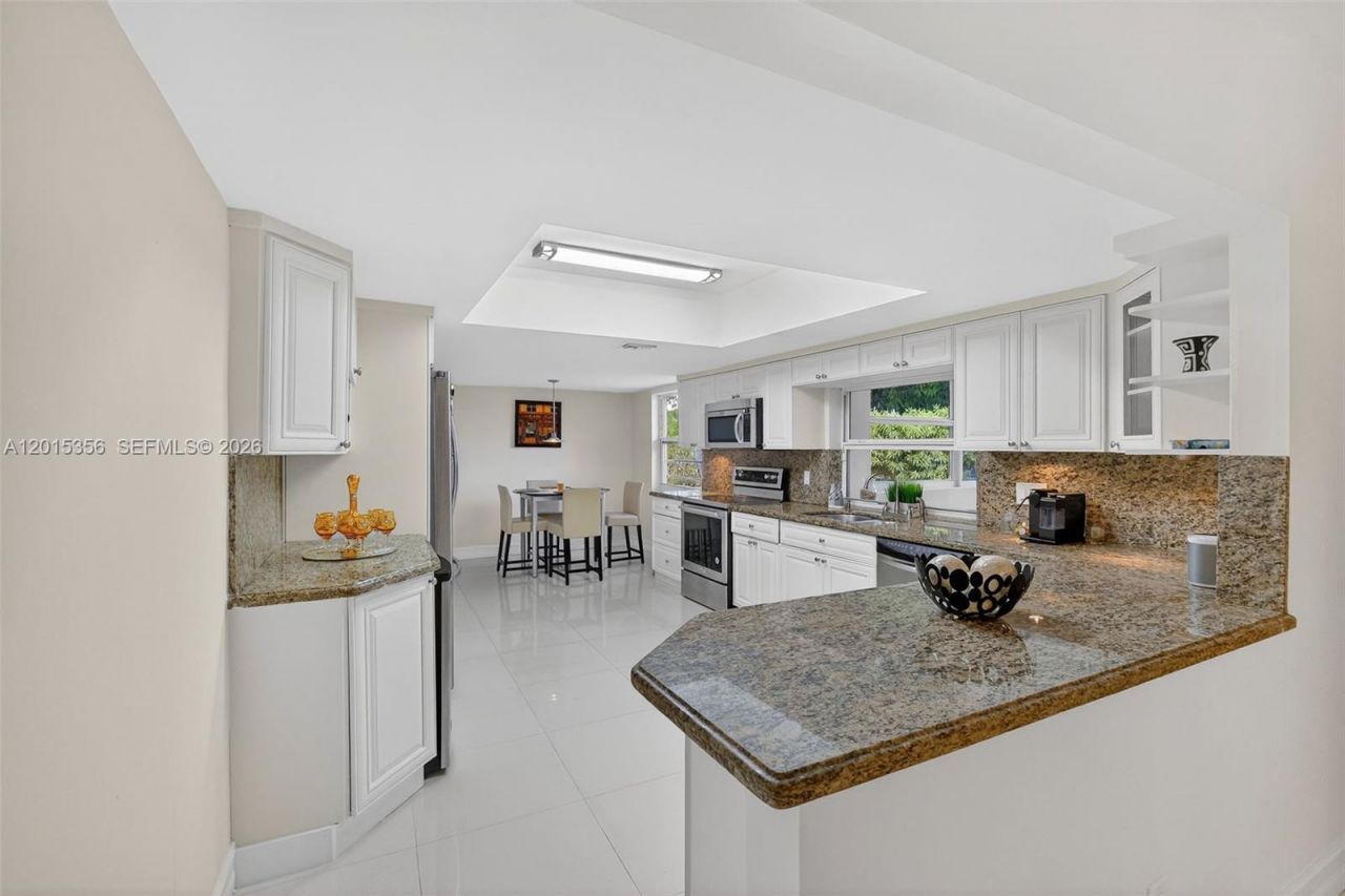 9261 SW 88 St , Miami, FL 33176 Photo