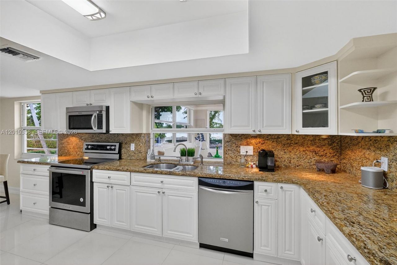 9261 SW 88 St , Miami, FL 33176 Photo
