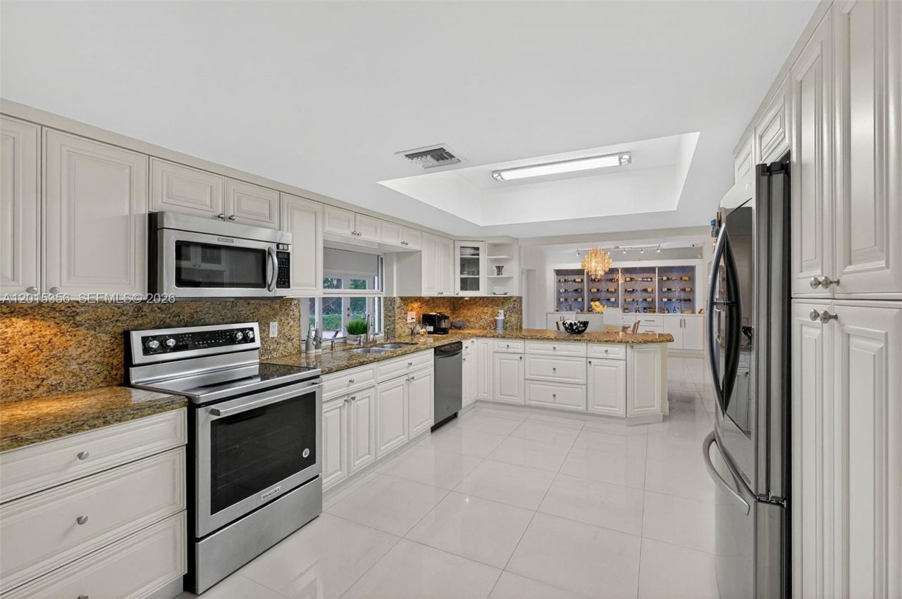 9261 SW 88 St , Miami, FL 33176 Photo