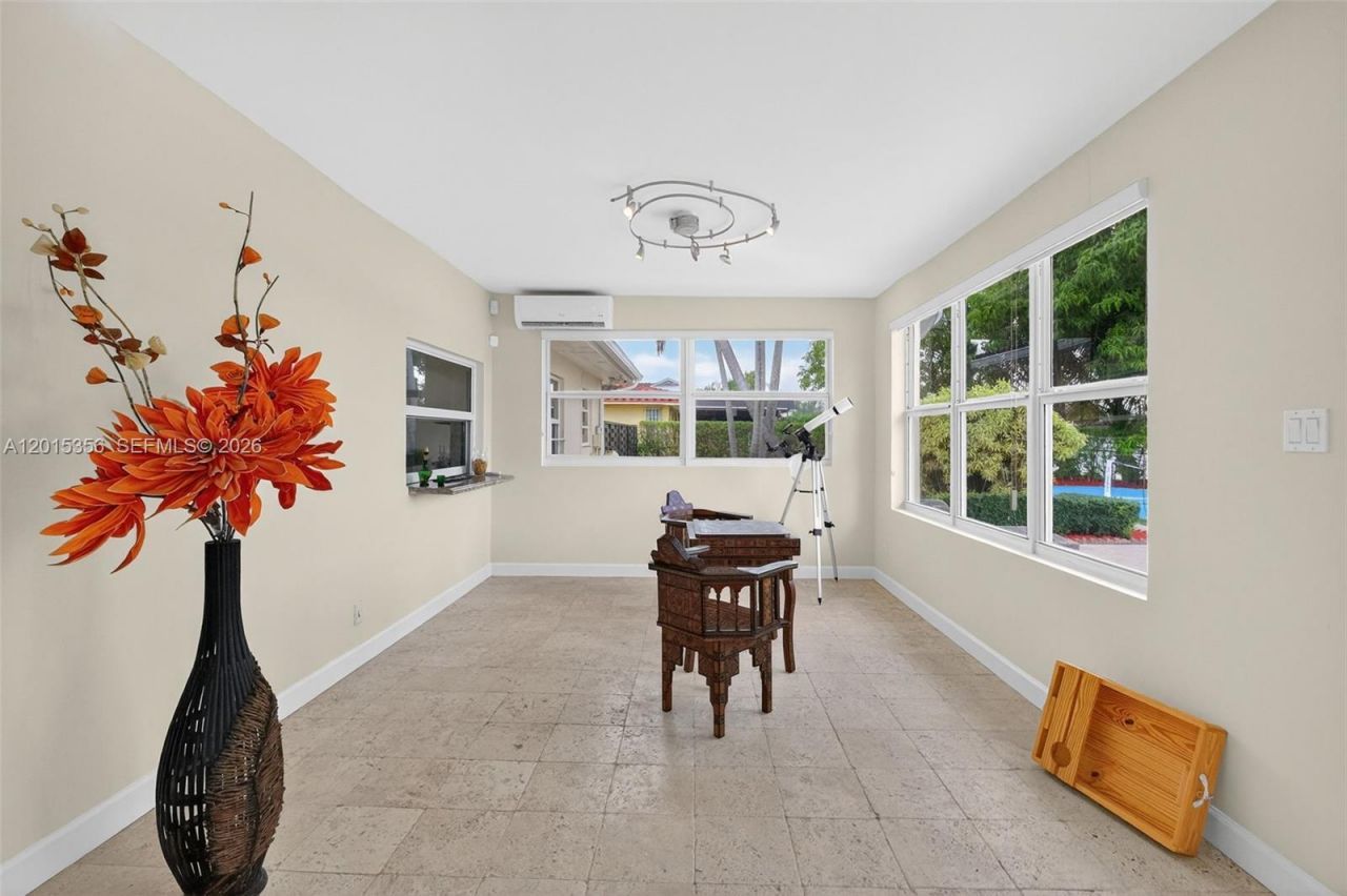 9261 SW 88 St , Miami, FL 33176 Photo