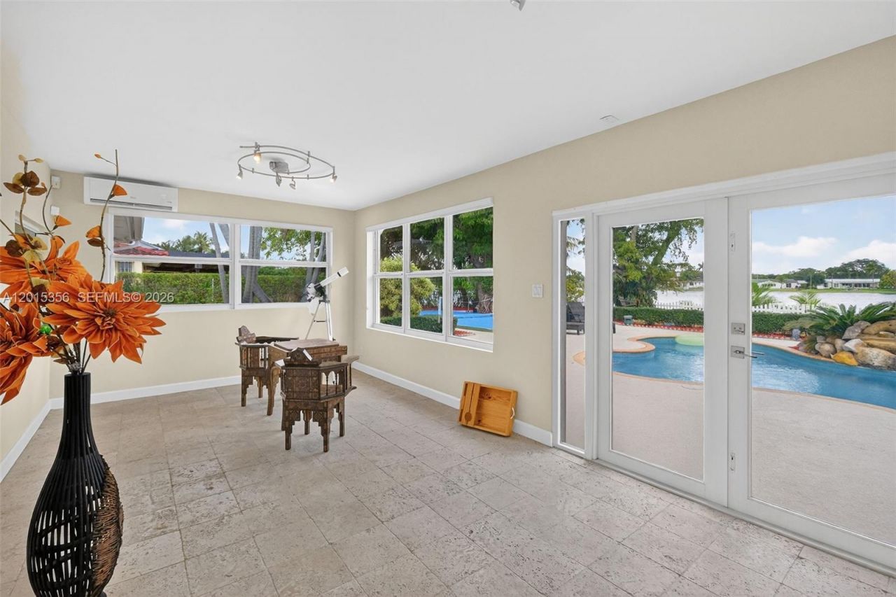 9261 SW 88 St , Miami, FL 33176 Photo