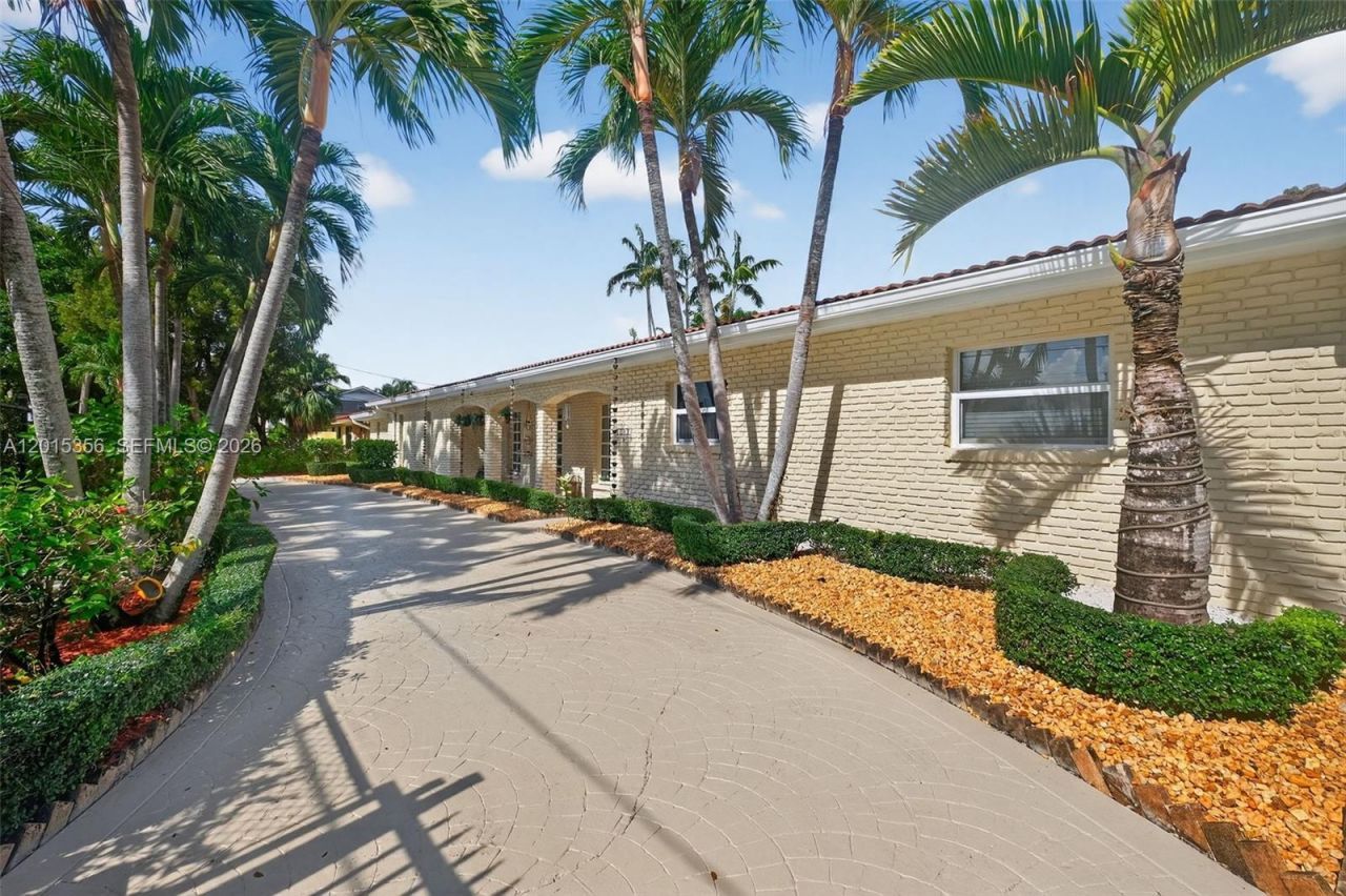 9261 SW 88 St , Miami, FL 33176 Photo