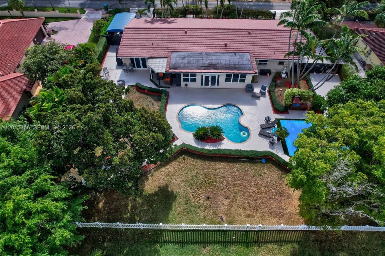 9261 SW 88 St , Miami, FL 33176 Photo
