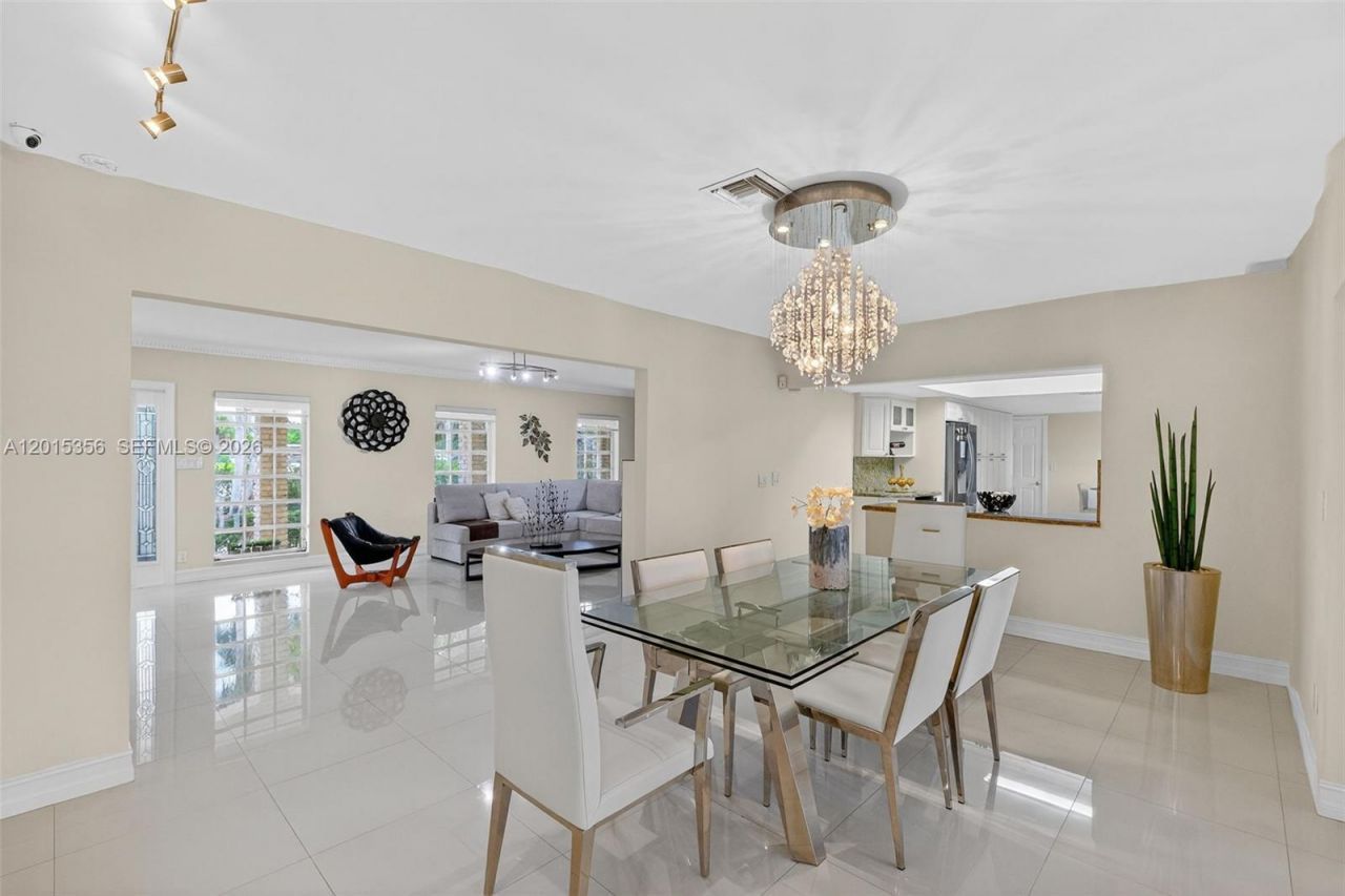9261 SW 88 St , Miami, FL 33176 Photo