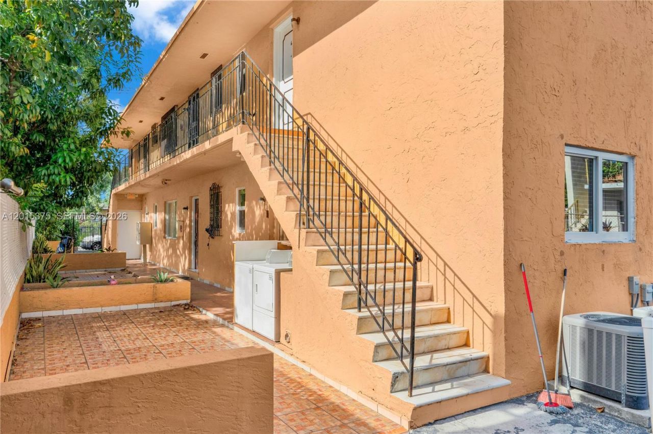 1250 SW 4th St, Unit 6, Miami, FL 33135 Photo