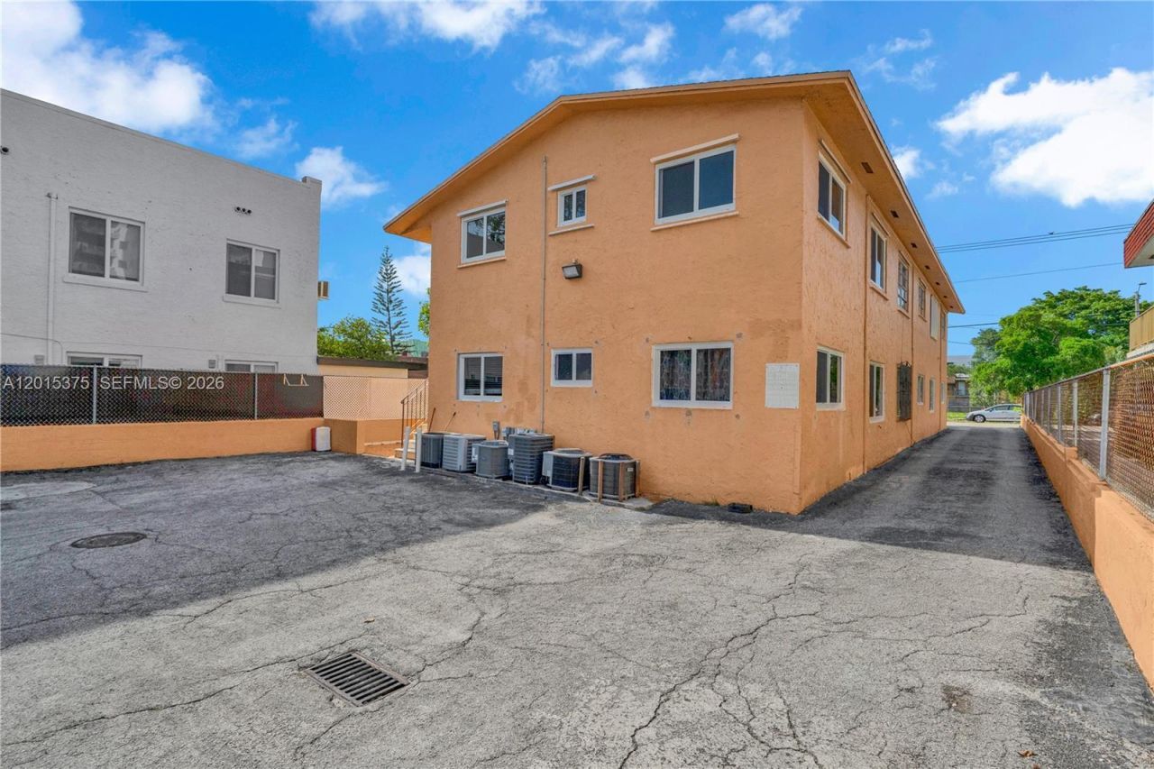 1250 SW 4th St, Unit 6, Miami, FL 33135 Photo