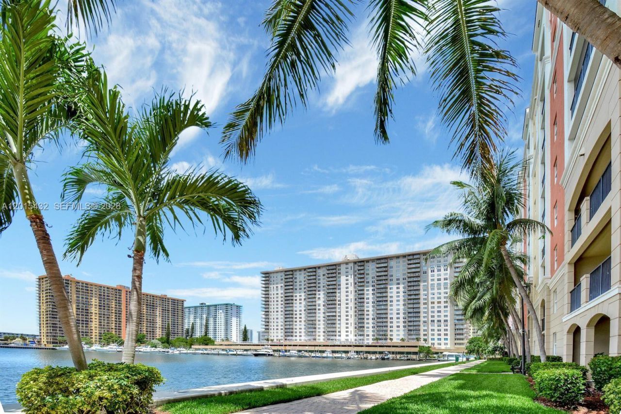 17150 N Bay Rd, Unit 2620, Sunny Isles Beach, FL 33160 Photo