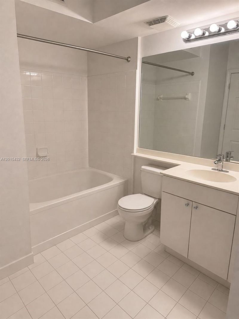 17150 N Bay Rd, Unit 2620, Sunny Isles Beach, FL 33160 Photo