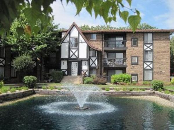 4945 REGAL Court , Unit 213, Crestwood, IL 60418