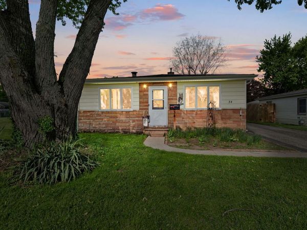 34 N California Avenue , Mundelein, IL 60060