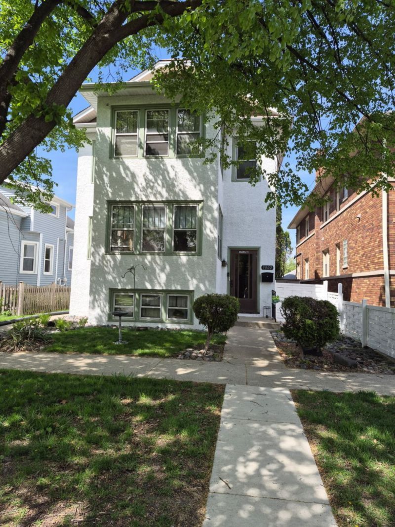 9002 Sheridan Avenue, Brookfield, IL 60513