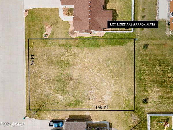 2410 SAINT ANDREWS Drive NW, East Grand Forks, MN 56721
