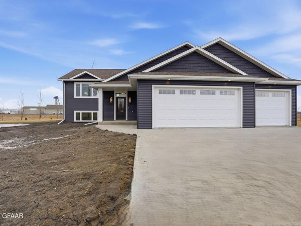 645 PARKWAY Lane E, Northwood, ND 58267