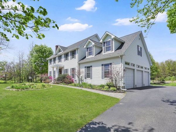 45 Pomeroy Meadow Rd, Southampton, MA 01073