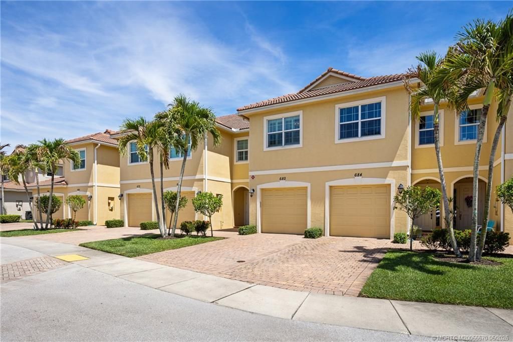 680 SW Glen Crest Way, Stuart, FL 34997 Photo