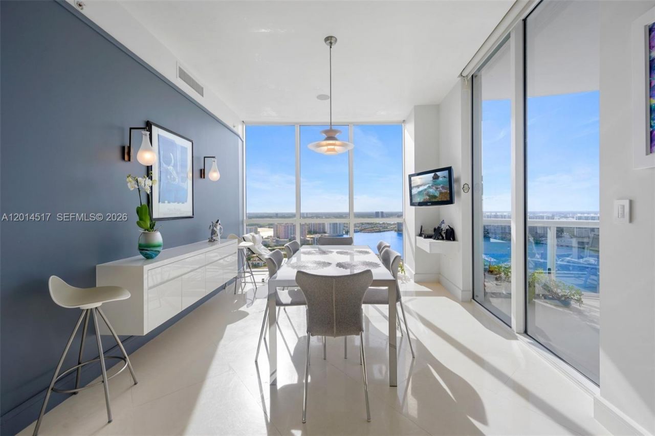 18201 Collins Ave, Unit 4901, Sunny Isles Beach, FL 33160 Photo