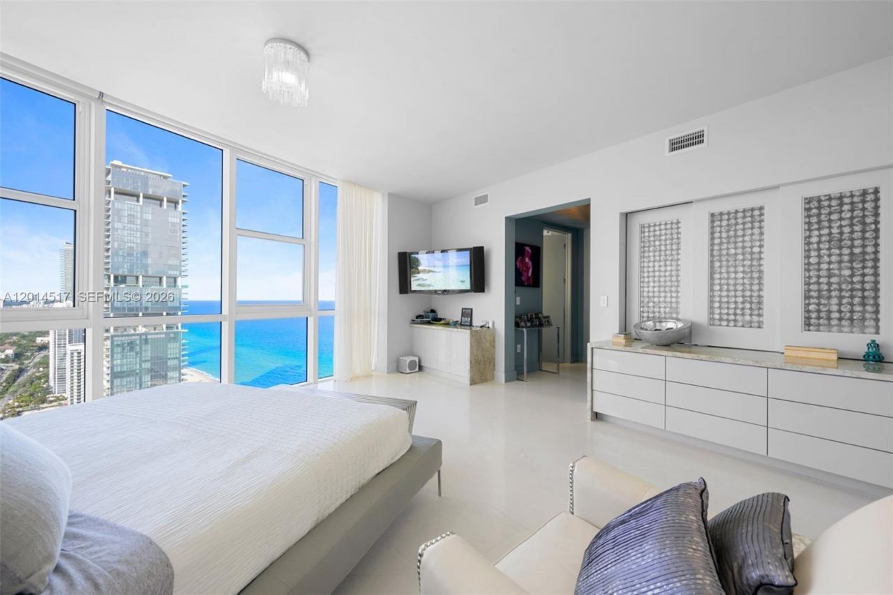 18201 Collins Ave, Unit 4901, Sunny Isles Beach, FL 33160 Photo
