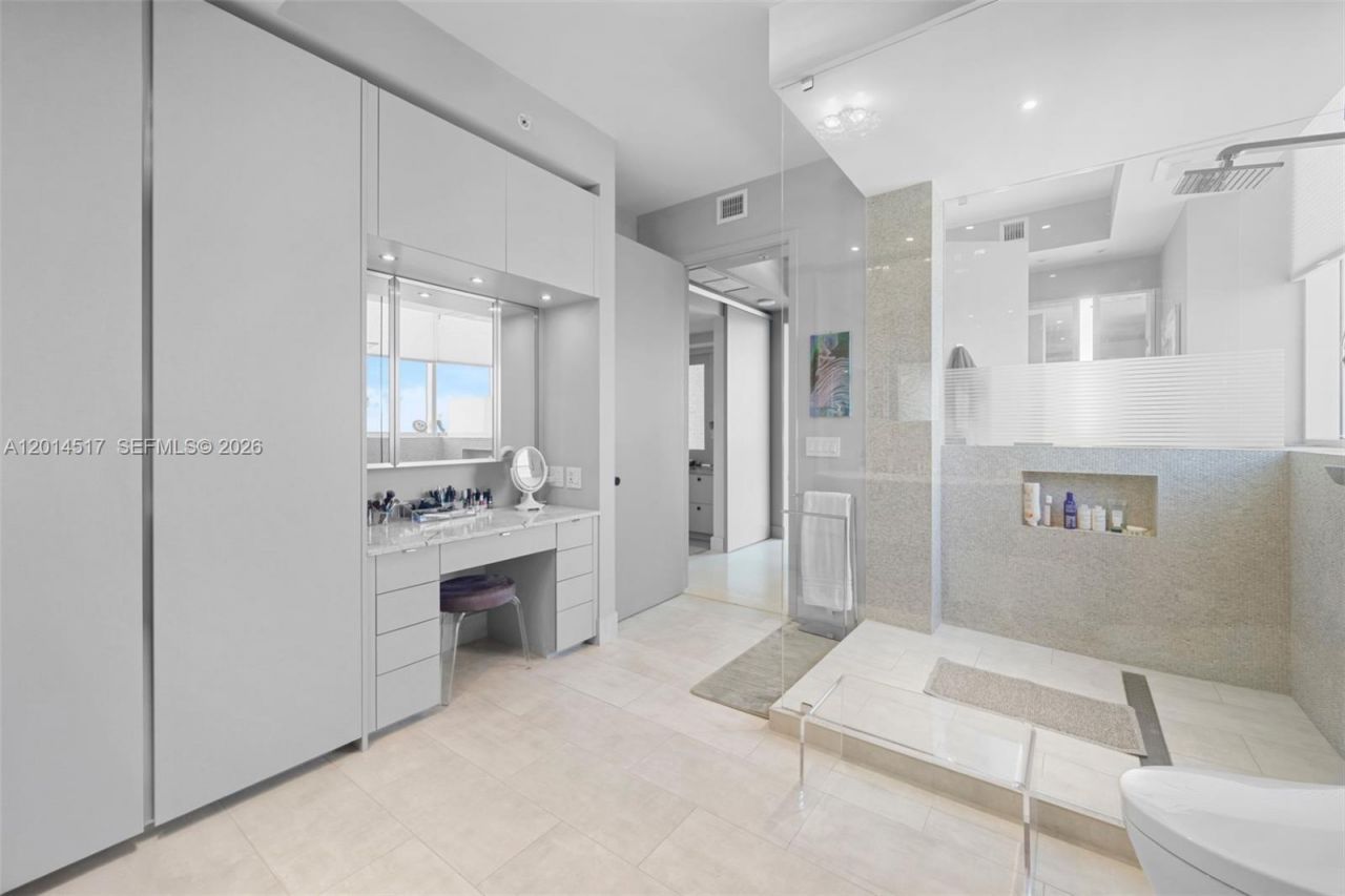 18201 Collins Ave, Unit 4901, Sunny Isles Beach, FL 33160 Photo