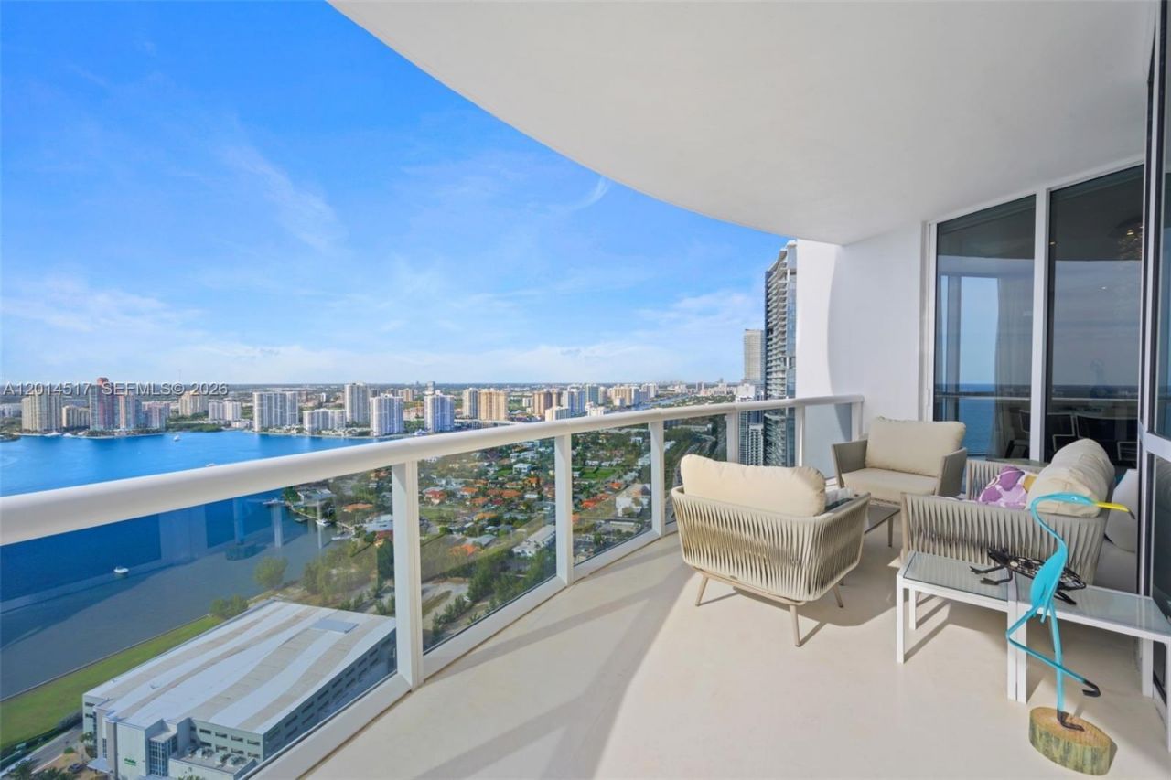 18201 Collins Ave, Unit 4901, Sunny Isles Beach, FL 33160 Photo