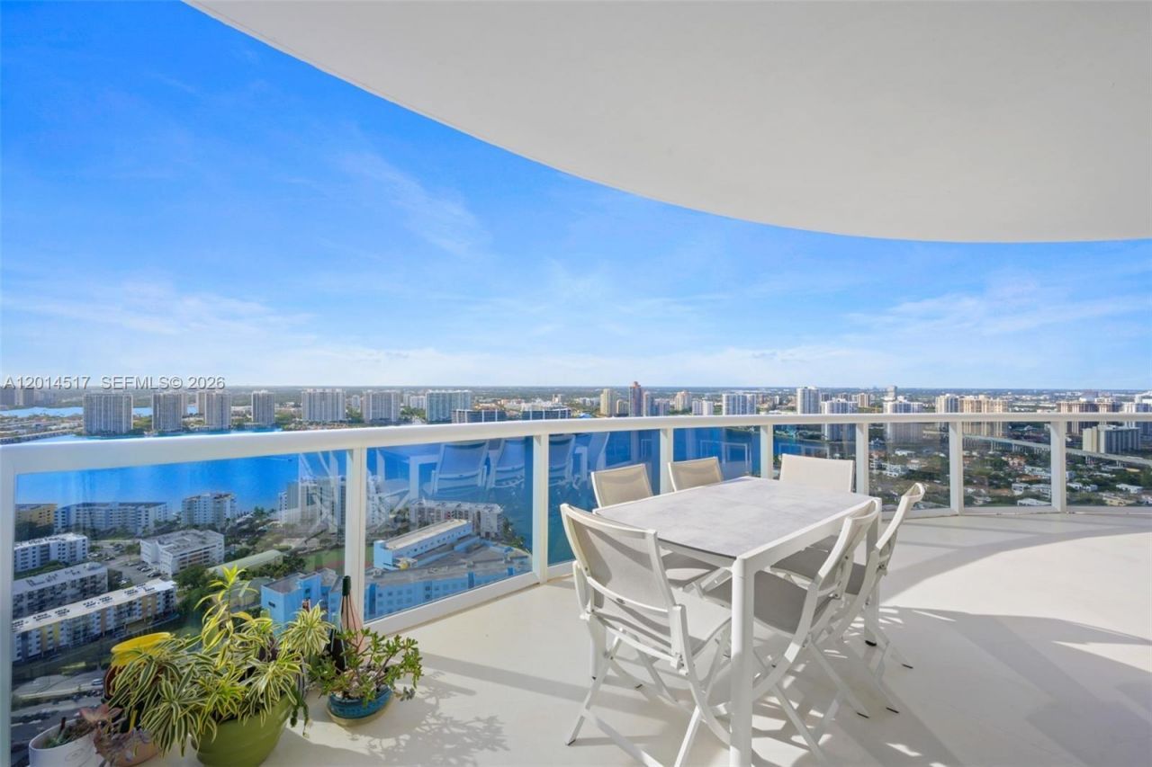 18201 Collins Ave, Unit 4901, Sunny Isles Beach, FL 33160 Photo