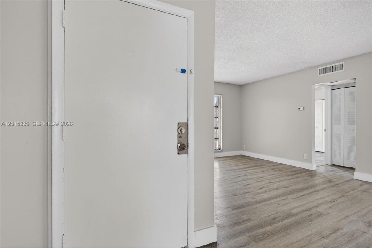 4409 Treehouse Ln , Unit F, Tamarac, FL 33319 Photo