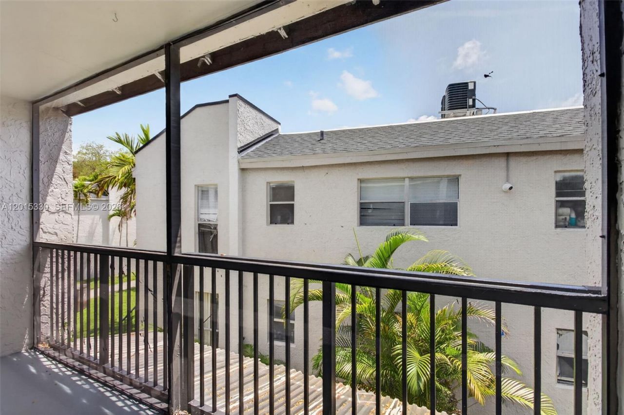 4409 Treehouse Ln , Unit F, Tamarac, FL 33319 Photo