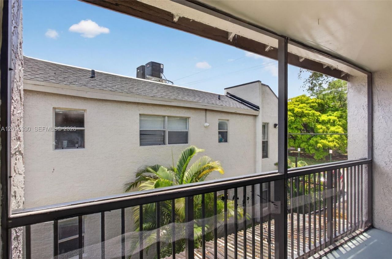4409 Treehouse Ln , Unit F, Tamarac, FL 33319 Photo